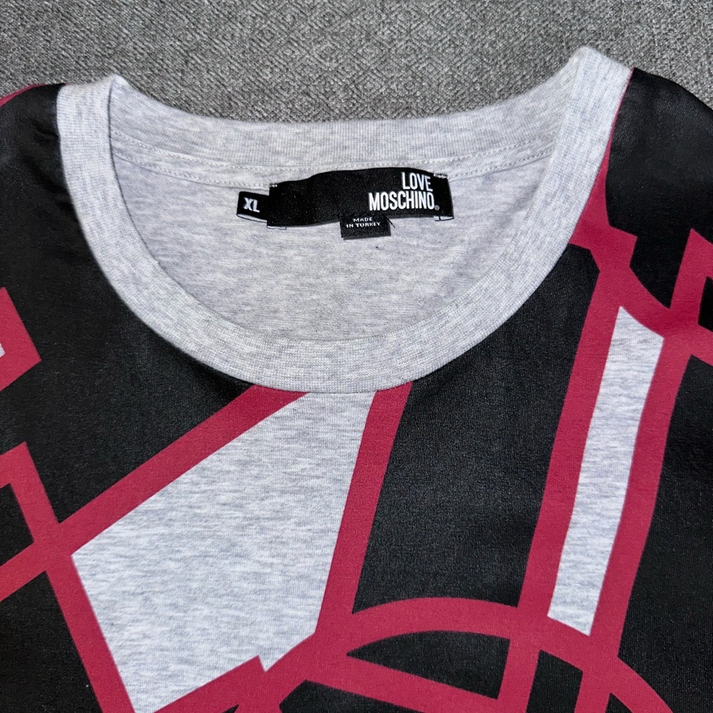 Love Moschino all over print men’s tee XL 10/10 condition